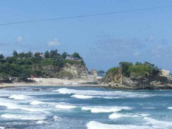 Ternyata Ini Loh Asal-usul Nama Pantai Klayar, Enggak Nyangka Sereceh Ini!