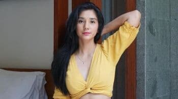 6 Potret Fanny Ghassani Pamer Body Goals, Netizen: Jangan Dizoom!