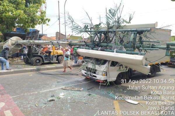 Kecelakaan Truk Kontainer di Bekasi, 33 Jadi Korban, 10 Tewas! Kecelakaan Truk Kontainer di Bekasi, 33 Jadi Korban, 10 Tewas!