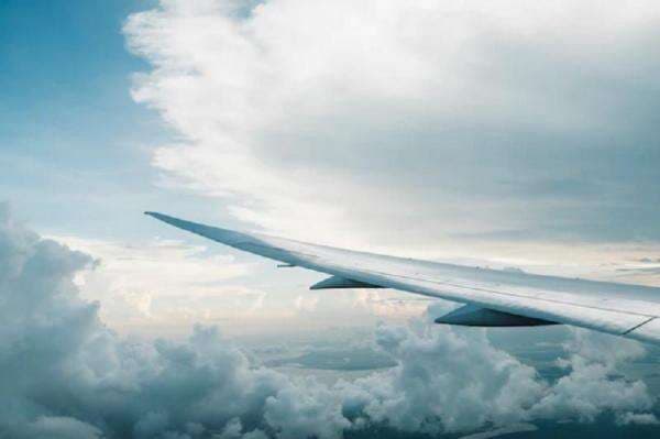 5 Hal yang Tidak Boleh Dilakukan saat di Pesawat, Salah Satunya Pakai Softlens 5 Hal yang Tidak Boleh Dilakukan saat di Pesawat, Salah Satunya Pakai Softlens