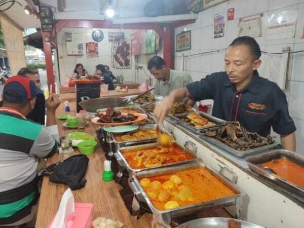 Merasakan Nasi Kapau Bukittinggi di Pasar Senen yang Terkenal Itu, Gurihnya Maknyos!