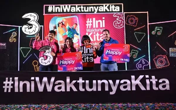 Inisiasi Gerakan #IniWaktunyaKita, Tri Luncurkan Kartu Perdana dan Isi Ulang Happy