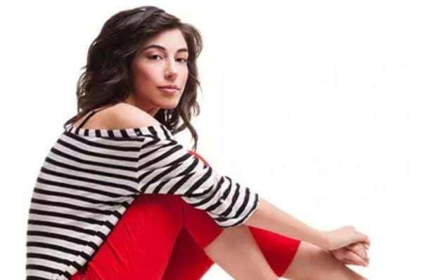 4 Padu Padan Outfit Celana Merah, Tampil Beda Itu Keren! 4 Padu Padan Outfit Celana Merah, Tampil Beda Itu Keren!