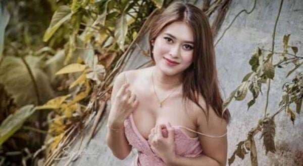 Potret Nitha Amelia Cantik dan Seksi, Pakai Dress Mini hingga Pose Ranjang