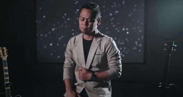 Lirik Cinta dan Air Mata, dibuat dan dinyanyikan Fendik Adella Lirik Cinta dan Air Mata, dibuat dan dinyanyikan Fendik Adella