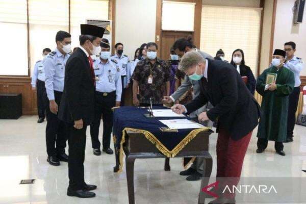 Bali Bikin Bule Jerman & Swiss Jadi WNI, Ini Prosesnya Bali Bikin Bule Jerman & Swiss Jadi WNI, Ini Prosesnya