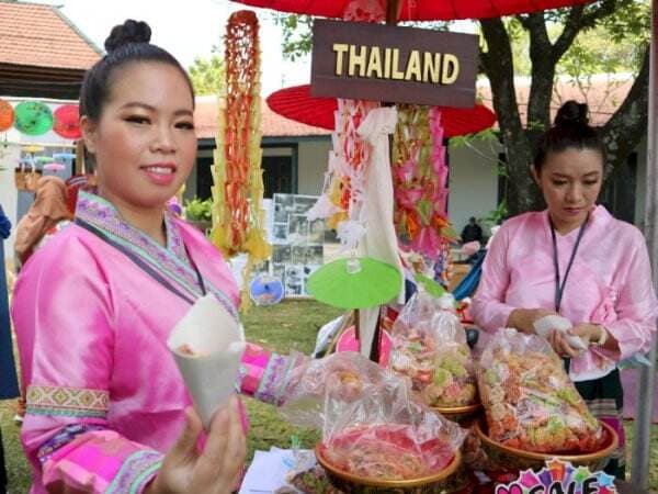 Orang Thailand Ternyata Punya ‘Rengginang’, Pas Dipamerin di Solo Rasanya Kok Begini!