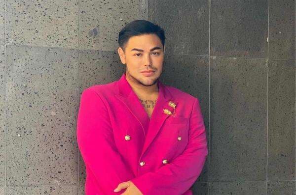 Ivan Gunawan Akui Laki-Laki yang Dipangku Manja adalah Pria Simpanan 15 Tahun, Wow Ivan Gunawan Akui Laki-Laki yang Dipangku Manja adalah Pria Simpanan 15 Tahun, Wow