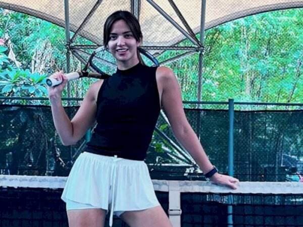 Gaya Sporty Nia Ramadhani Main Tennis Jadi Sorotan Netizen: Body Goals Banget Deh