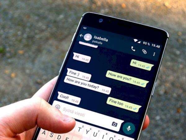 4 Cara Membuat Tulisan Berwarna di WhatsApp, Pakai Aplikasi Ini! 4 Cara Membuat Tulisan Berwarna di WhatsApp, Pakai Aplikasi Ini!