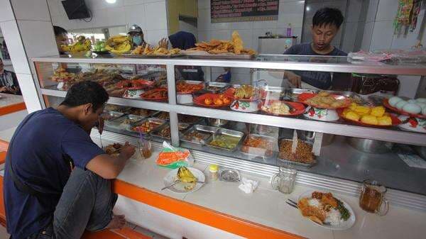 Sering Makanan Di Warteg ? Ini Rekomendasi Menu Yang Bikin Kenyang Seharian Sering Makanan Di Warteg ? Ini Rekomendasi Menu Yang Bikin Kenyang Seharian