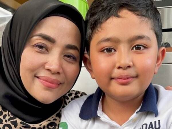 Muzdalifah Nangis Terharu Lihat Anak Dipeluk dan Dicium Nassar: Selama Ini Kemana Aja?