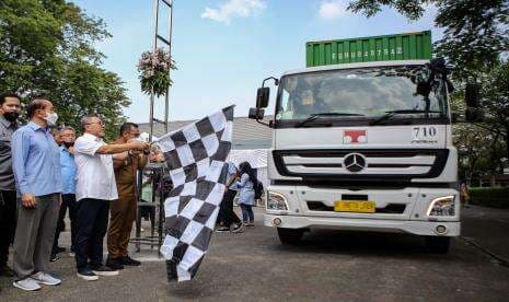 Zulhas Lepas Ekspor Sepatu Nike ke Belanda Zulhas Lepas Ekspor Sepatu Nike ke Belanda