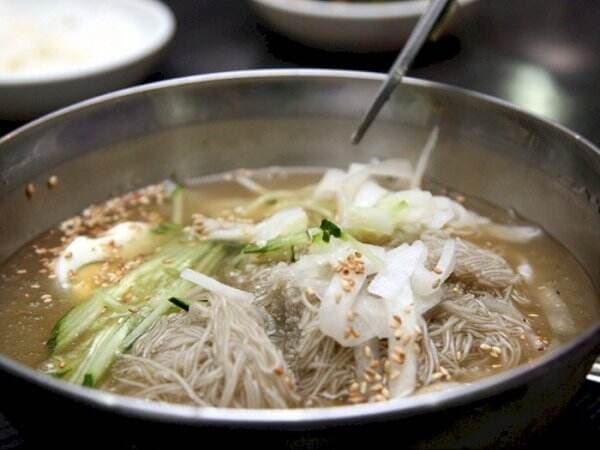 Fakta Unik Mie Dingin Naengmyeon Asal Korea, Ternyata Dulunya Cuma Ada di Korut!