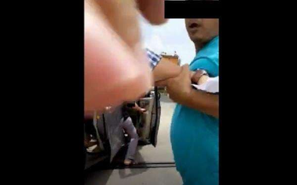 Astaga Tarik Mobil Warga Debt Collector Dipukul Kunci Roda Hingga Kepala Robek Astaga Tarik Mobil Warga Debt Collector Dipukul Kunci Roda Hingga Kepala Robek