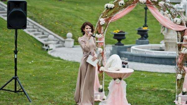 5 Contoh Teks Pembawa Acara Formal, Mudah Dipraktikkan 5 Contoh Teks Pembawa Acara Formal, Mudah Dipraktikkan