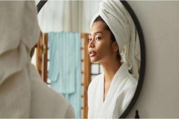 Mengenal Tren Kecantikan Slugging, Ini Manfaat hingga Risikonya Mengenal Tren Kecantikan Slugging, Ini Manfaat hingga Risikonya