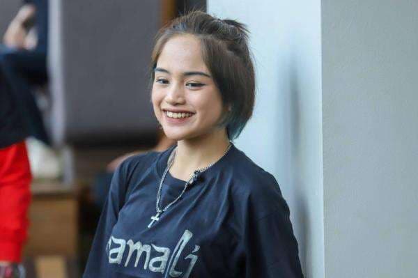 Jeje Slebew Ungkap Penghasilannya usai Viral di Citayam Fashion Week, Tembus Ratusan Juta Jeje Slebew Ungkap Penghasilannya usai Viral di Citayam Fashion Week, Tembus Ratusan Juta
