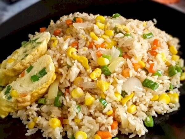 Resep Nasi Goreng Hong Kong ala Chef Devina Hermawan: Enak, Praktis, Cocok Buat Sarapan!