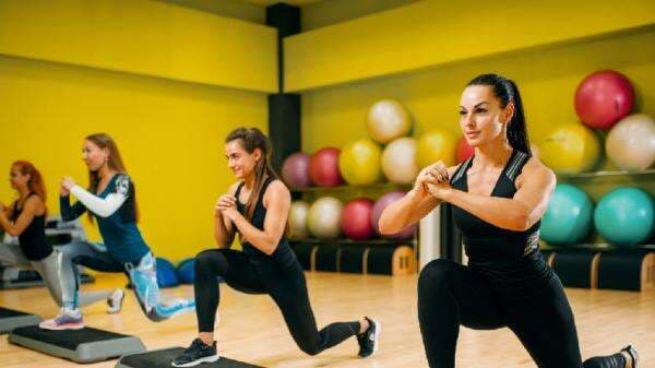 Lakukan 7 Gerakan Dasar Senam Aerobik Untuk Pemula Lakukan 7 Gerakan Dasar Senam Aerobik Untuk Pemula