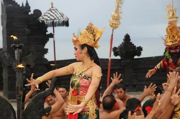 7 Contoh Tari sebagai Sarana Upacara Ritual dan Persembahan