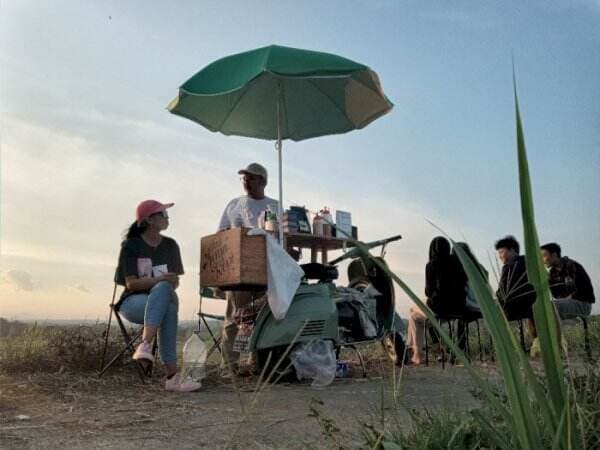 Titik Senja Kopi, Starling Gaya Baru Jualannya di Pinggir Sawah View-nya Gunung dan Sawah