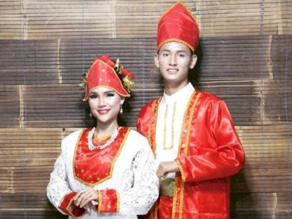 7 Nama Baju Adat Maluku Perempuan dan Laki-Laki beserta Gambar 7 Nama Baju Adat Maluku Perempuan dan Laki-Laki beserta Gambar