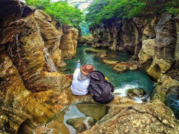 Pesona Keindahan Sungai Cikahuripan, Wisata Green Canyon di Bandung Barat Pesona Keindahan Sungai Cikahuripan, Wisata Green Canyon di Bandung Barat