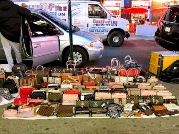 Dikenal Sebagai Kota Fashion, Ternyata New York Banyak Barang KW, Dijual di Atas Trotoar