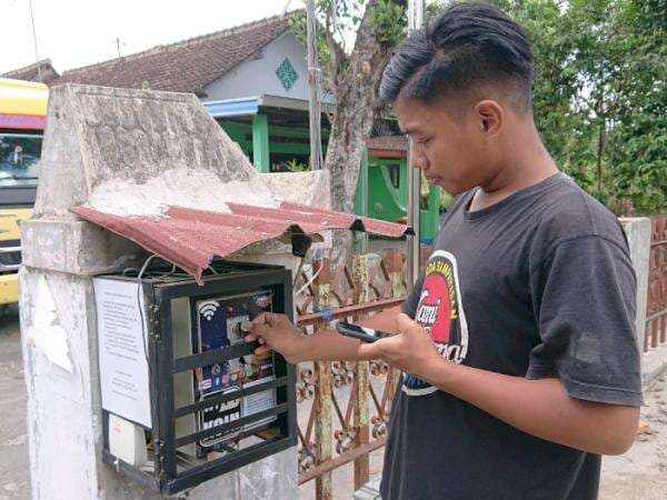 Keren! Niat Bantu Warga Kampung Bisa Akses Internet, Pemuda di Klaten Pasang WiFi Koin Keren! Niat Bantu Warga Kampung Bisa Akses Internet, Pemuda di Klaten Pasang WiFi Koin