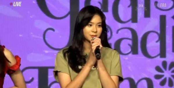 Sambil Menahan Tangis, Zee JKT48 Meminta Maaf Pasca Kepergok Ngevape di Amerika Serikat Sambil Menahan Tangis, Zee JKT48 Meminta Maaf Pasca Kepergok Ngevape di Amerika Serikat