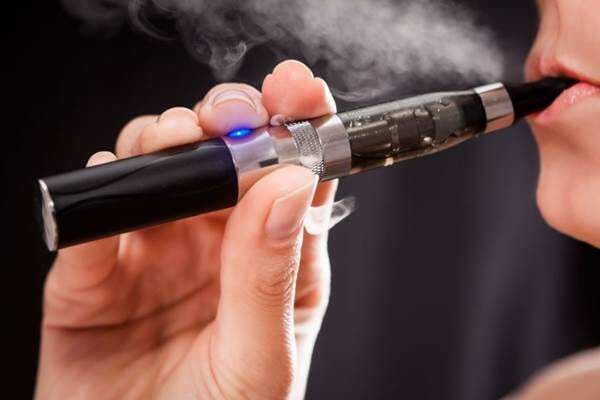 Vape vs Rokok, Mana yang Lebih Aman untuk Tubuh? Ini Penjelasannya