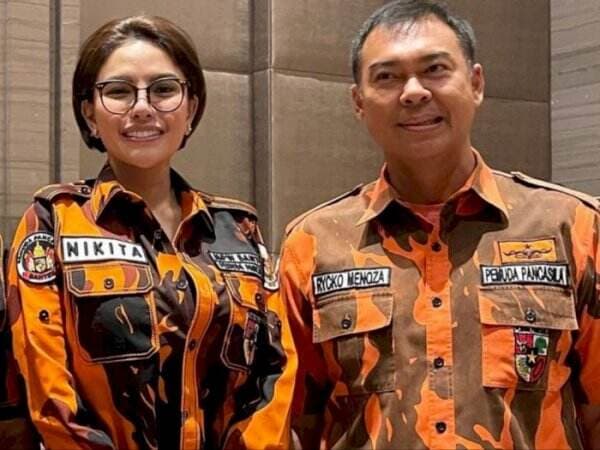 Nikita Mirzani Dinyinyirin Netizen Foto Pakai Baju Ormas: Cari Backingan Baru Nih Ye