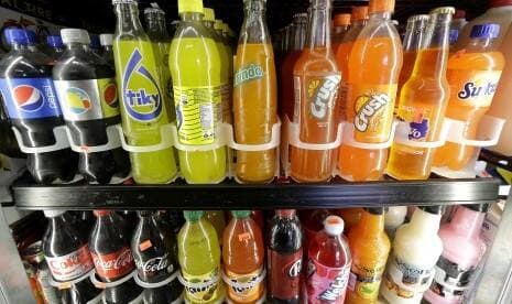 Rata-rata minuman kemasan memiliki kandungan gula melebihi batas. Rata-rata minuman kemasan memiliki kandungan gula melebihi batas.