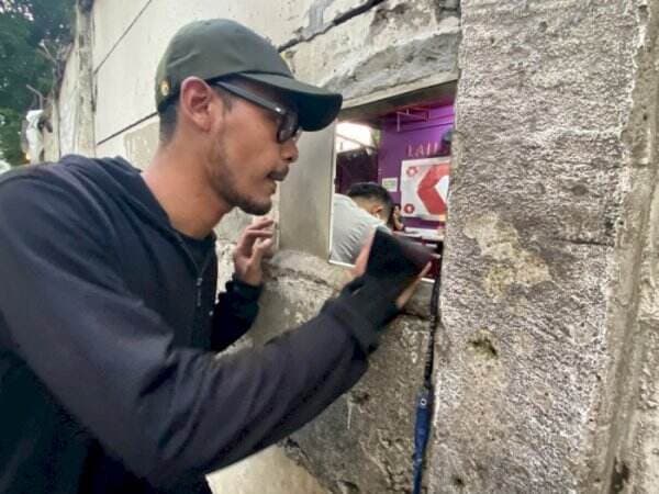 Terungkap! Ini Penampakan Warung Misterius di Balik Tembok Bolong yang Viral di Kuningan