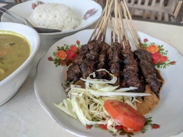 Langka! Sate hingga Penis Kuda di Warung Ini Sering Jadi Rebutan, Enak Gak Ya?