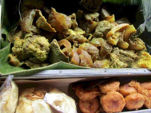 Soto Kuning Pak Bongkok, Jualan Sejak 1978 Kuliner Khas Bogor yang Wajib Dicoba! Soto Kuning Pak Bongkok, Jualan Sejak 1978 Kuliner Khas Bogor yang Wajib Dicoba!