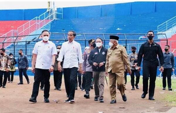 Jokowi Tinjau Stadion Kanjuruhan, Lihat Siapa yang Mendampingi