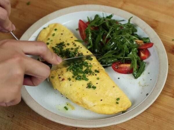 Menu Sarapan Simpel, Yuk Cobain Resep Omelet Jamur Ala Chef Devina