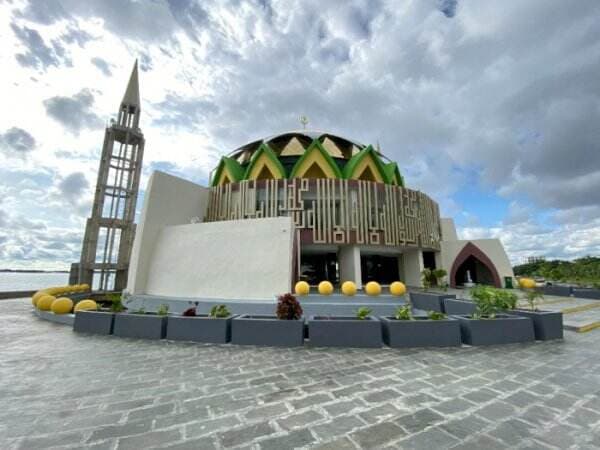 Dibangun Pakai 300 Tiang Pancang, Masjid Terapung BJ Habibie Jadi Ikon Baru Kota Parepare