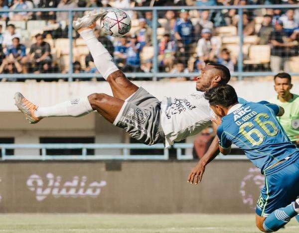 Profil Privat Mbarga, Bomber Andalan Bali United Profil Privat Mbarga, Bomber Andalan Bali United