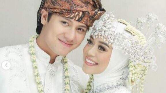 `Lelah Ku Sembunyi, di Balik Senyumku`, Lesti Kejora Blak-blakan Bongkar Kelakuan Rizky Billar Usai Menikah: Kerjaan Si Kaka... `Lelah Ku Sembunyi, di Balik Senyumku`, Lesti Kejora Blak-blakan Bongkar Kelakuan Rizky Billar Usai Menikah: Kerjaan Si Kaka...