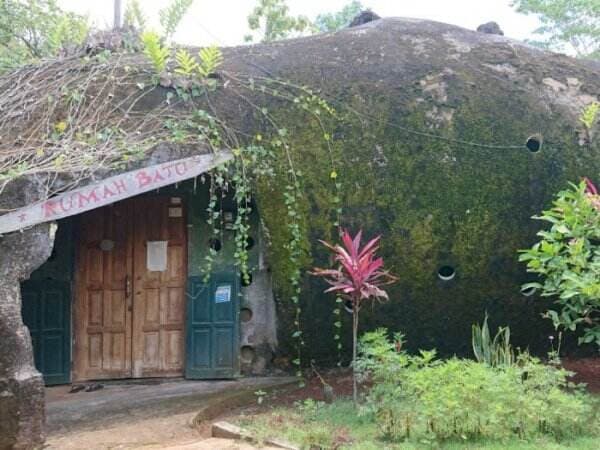 Rumah Batu &#39;Patrick Spongebob&#39; Ada di Wonogiri, Jadi Wisata Dilengkapi Kolam Renang