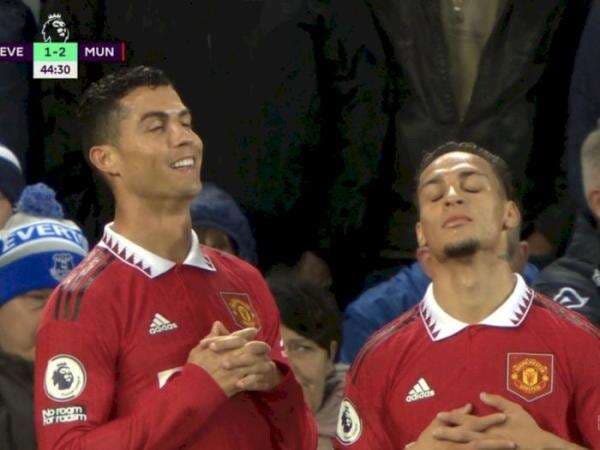 Akhirnya Nyekor Lagi, Ronaldo Selebrasi Merem Tangan di Dada, Netizen: Dari Siu Jadi Turu Akhirnya Nyekor Lagi, Ronaldo Selebrasi Merem Tangan di Dada, Netizen: Dari Siu Jadi Turu