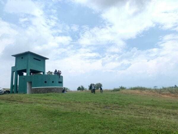 Jelajah Bunker Zaman Penjajahan di Bandung, Bisa Lihat Sunset di Tepi Danau!