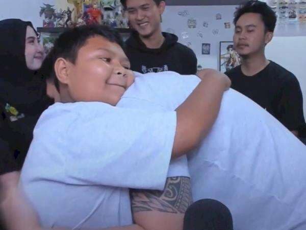 Youtuber Windah Basudara Kumpulkan Rp300 Juta untuk Rahmat si Bocah Okky Boy Youtuber Windah Basudara Kumpulkan Rp300 Juta untuk Rahmat si Bocah Okky Boy