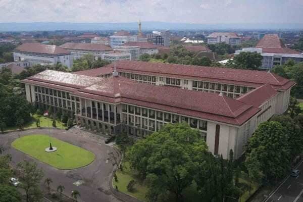 10 Universitas Terbaik di Yogyakarta, UGM Masih Jadi Raja