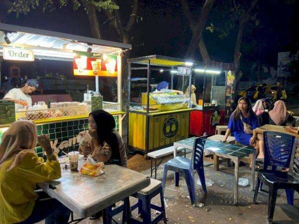 Kawasan Ini Jadi Surga Kuliner Malam di Bulukumba, Pilihannya Beragam dan Kekinian Kawasan Ini Jadi Surga Kuliner Malam di Bulukumba, Pilihannya Beragam dan Kekinian