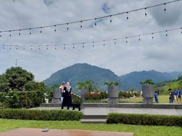 Gak Nyangka! Di Balik Kisah Mistisnya, Gunung Pancar Tawarkan Keindahan Tak Terduga