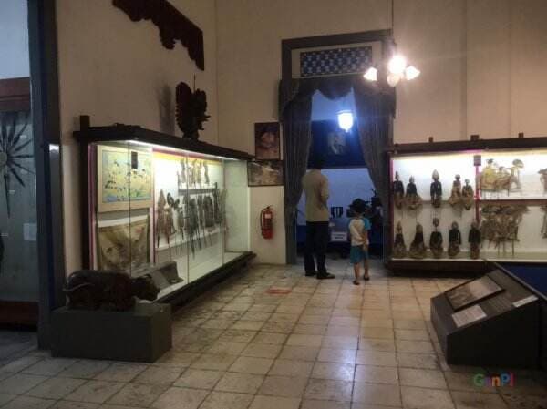 Mengunjungi Museum Tertua di Indonesia, Museum Radya Pustaka, Gratis!